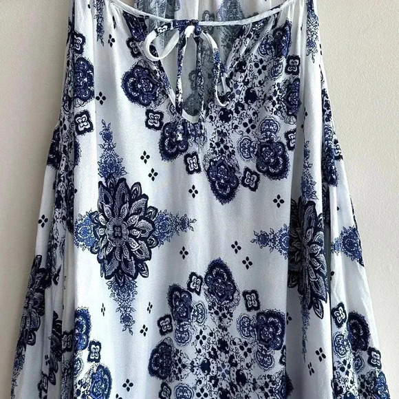 Forever 21 Contemporary Blue Floral Cold Shoulder Bell Sleeve Dress, Size XS - Picture 4 of 16